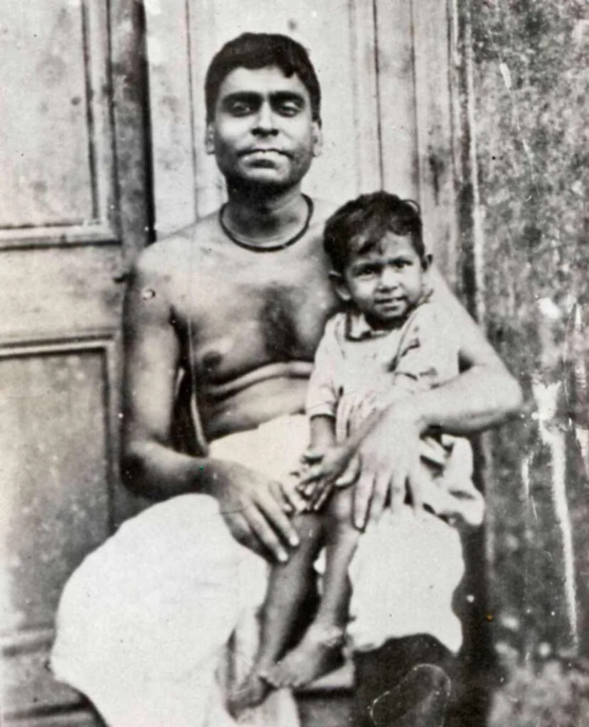 Шрила Бхактивинода Тхакур с сыном