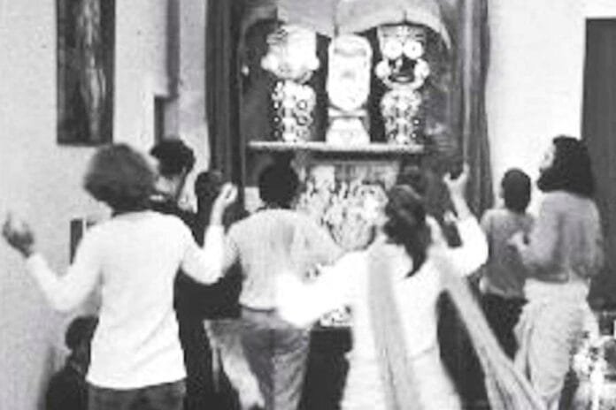 Инсталляция Божеств Джаганнатхи, Баладевы и Субхадры в Сан-Франциско