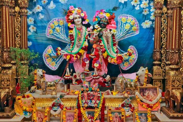 Божества Кришна-Баларам